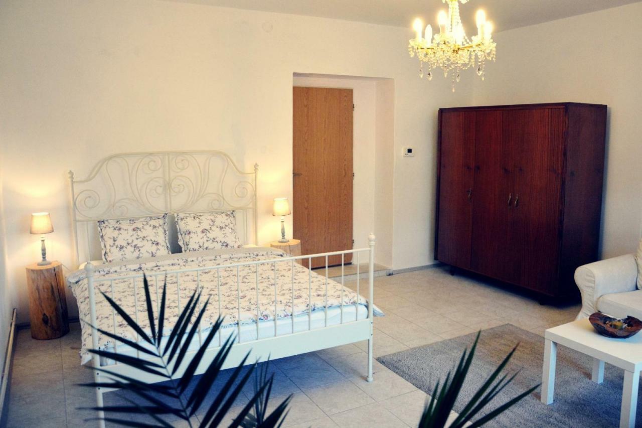 Apartmany Pod Putimskou Branou Pisek  Exterior photo